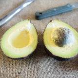 Easily and safely remove avocado seeds - Backpacking Tips